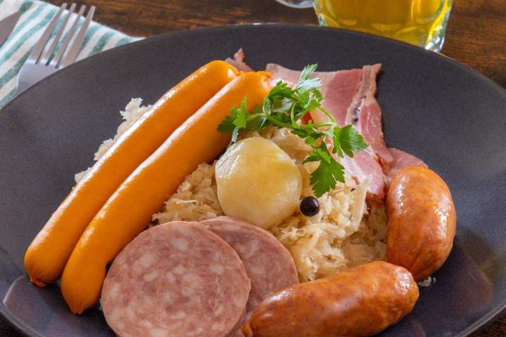 Plat de charcuterie et saucisses Montévrain